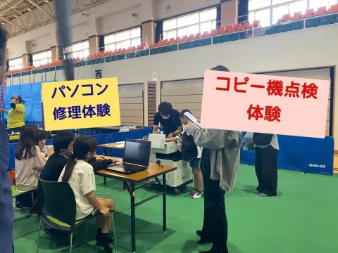 エマオブース。パソコン修理体験とコピー機点検体験